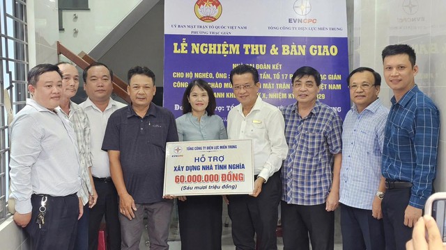 Tặng nhà tình nghĩa cho hộ chính sách ở Đà Nẵng: Tri ân bằng những mái ấm bền vững- Ảnh 2. Tặng nhà tình nghĩa cho hộ chính sách ở Đà Nẵng: Tri ân bằng những mái ấm bền vững- Ảnh 2.