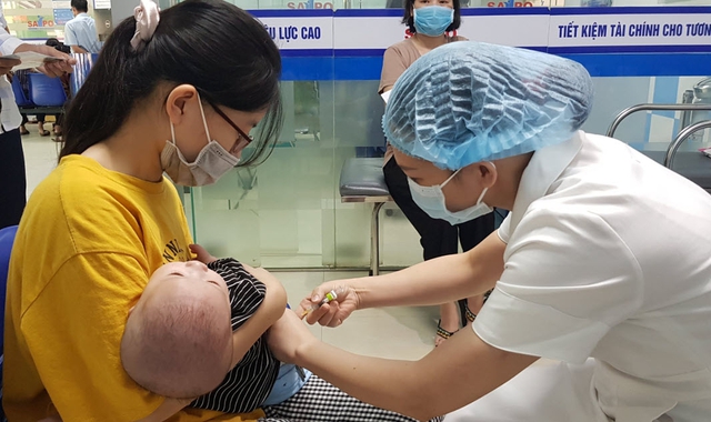 Quyết liệt chiến dịch tiêm sởi toàn tỉnh Nghệ An- Ảnh 1.