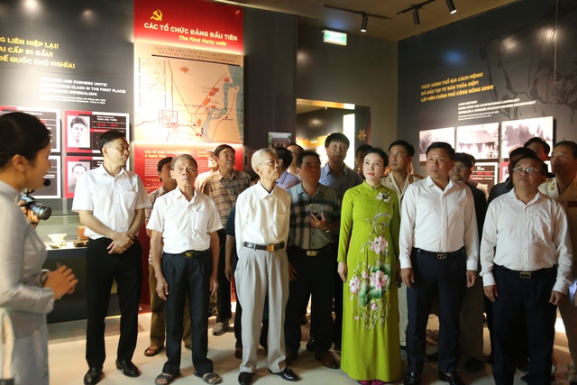 Khai trương Nhà trưng bày Xô Viết Nghệ Tĩnh và triển lãm chuyên đề 'Khát vọng tự do'- Ảnh 2. Khai trương Nhà trưng bày Xô Viết Nghệ Tĩnh và triển lãm chuyên đề 'Khát vọng tự do'- Ảnh 2.