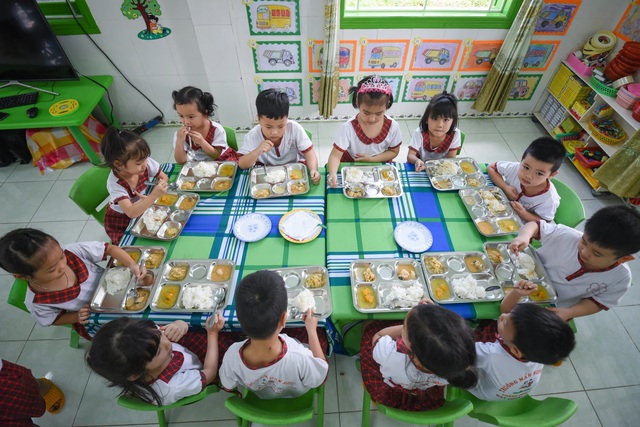 Anh hùng Lao động Thái Hương: 'Dinh dưỡng học đường phải được coi là hạ tầng mềm của quốc gia'- Ảnh 9. Anh hùng Lao động Thái Hương: 'Dinh dưỡng học đường phải được coi là hạ tầng mềm của quốc gia'- Ảnh 9.