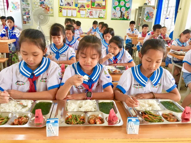 Anh hùng Lao động Thái Hương: 'Dinh dưỡng học đường phải được coi là hạ tầng mềm của quốc gia'- Ảnh 4. Anh hùng Lao động Thái Hương: 'Dinh dưỡng học đường phải được coi là hạ tầng mềm của quốc gia'- Ảnh 4.