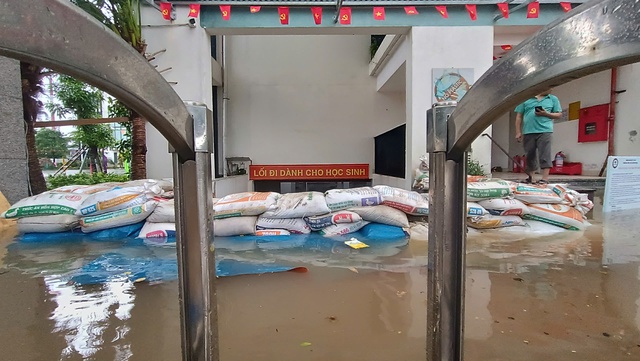 Miền Bắc cao điểm mưa dông mạnh do hoàn lưu bão số 7- Ảnh 2. Miền Bắc cao điểm mưa dông mạnh do hoàn lưu bão số 7- Ảnh 2.