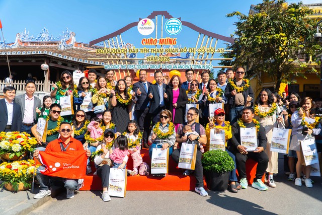 Đà Nẵng: 29 du khách Philippines 'xông đất' Hội An đầu năm mới- Ảnh 1.