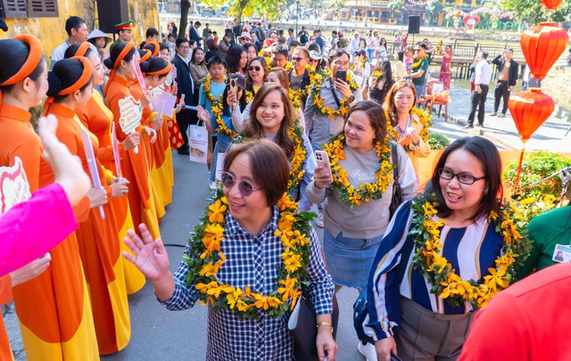 Đà Nẵng: 29 du khách Philippines 'xông đất' Hội An đầu năm mới- Ảnh 3.