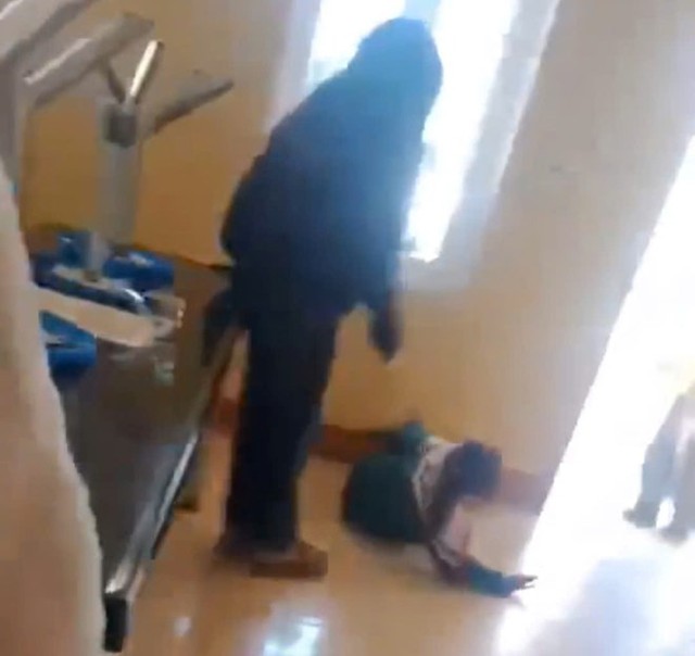 Nữ sinh lớp 6 ở Lào Cai bị bạn học đánh chảy máu- Ảnh 1.