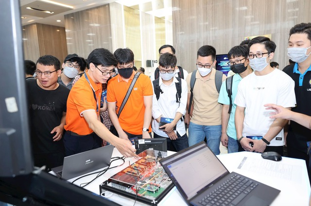 Chính phủ xác định 5 nhóm nhân lực công nghệ số chất lượng cao gắn với ưu đãi đặc biệt ra sao?- Ảnh 1. Chính phủ xác định 5 nhóm nhân lực công nghệ số chất lượng cao gắn với ưu đãi đặc biệt ra sao?- Ảnh 1.