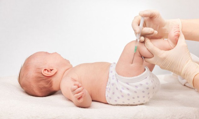 Mỹ cắt giảm số lượng vaccine được khuyến nghị cho trẻ em từ 17 xuống còn 11 loại- Ảnh 1.