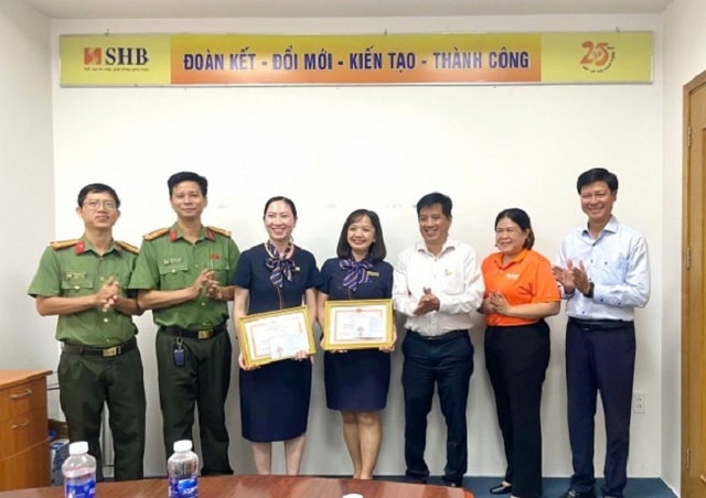 Đã chuyển 1,1 tỷ, đi rút 1,1 tỷ đồng nữa để chuyển cho các đối tượng lừa đảo thì được ngăn chặn kịp thời- Ảnh 1.