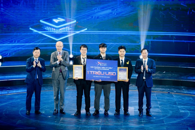Lộ diện quán quân mùa 1 'A.I thực chiến' – chủ nhân giải thưởng lên đến 1 triệu USD từ Techcombank- Ảnh 1.