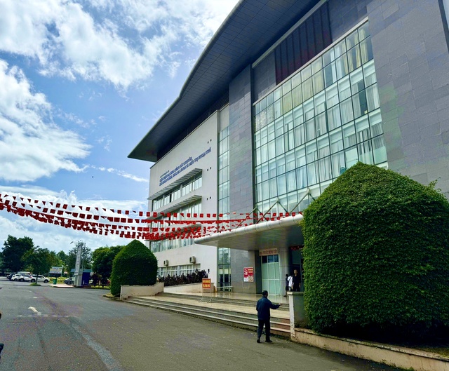 Bệnh viện Đa khoa vùng Tây Nguyên lên tiếng vụ khóa xe ô tô đỗ sai chỗ- Ảnh 1.