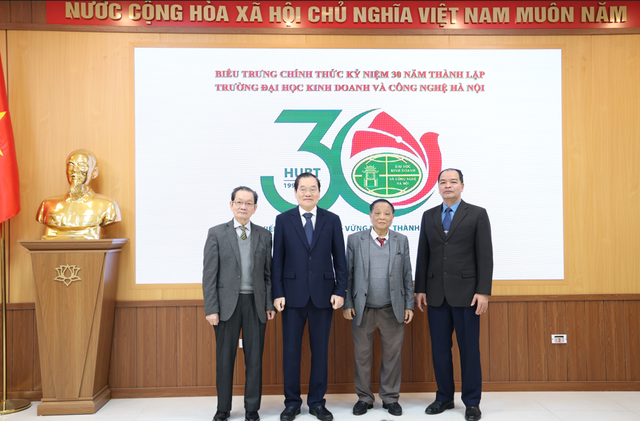 Lan tỏa niềm tự hào HUBT qua cuộc thi sáng tác Logo, Slogan kỷ niệm 30 năm thành lập- Ảnh 1. Lan tỏa niềm tự hào HUBT qua cuộc thi sáng tác Logo, Slogan kỷ niệm 30 năm thành lập- Ảnh 1.