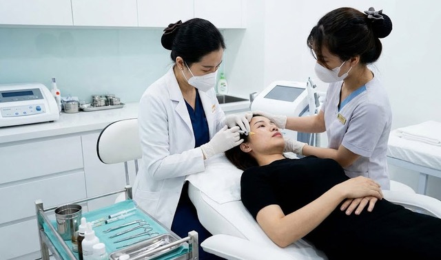 Trào lưu tiêm trẻ hóa da: Đẹp nhanh hay đánh cược sức khỏe?- Ảnh 1.