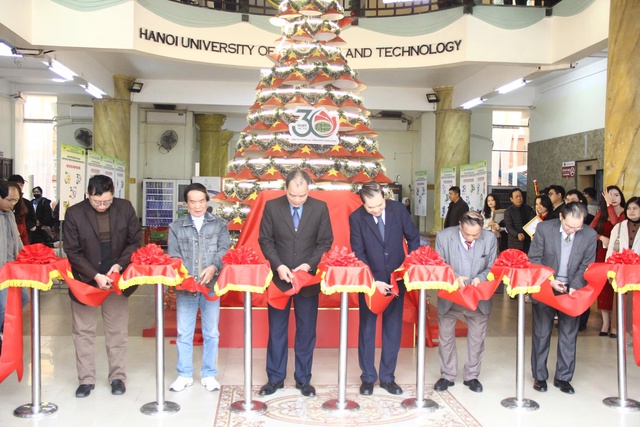 Lan tỏa niềm tự hào HUBT qua cuộc thi sáng tác Logo, Slogan kỷ niệm 30 năm thành lập- Ảnh 4. Lan tỏa niềm tự hào HUBT qua cuộc thi sáng tác Logo, Slogan kỷ niệm 30 năm thành lập- Ảnh 4.