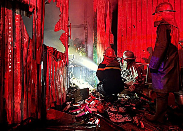 Hà Nội: Cháy kho một Công ty dược phẩm vào giữa đêm- Ảnh 2.