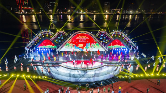 Trận địa pháo hoa lớn chưa từng có ở Hà Nội mừng thành công Đại hội Đảng XIV- Ảnh 4.