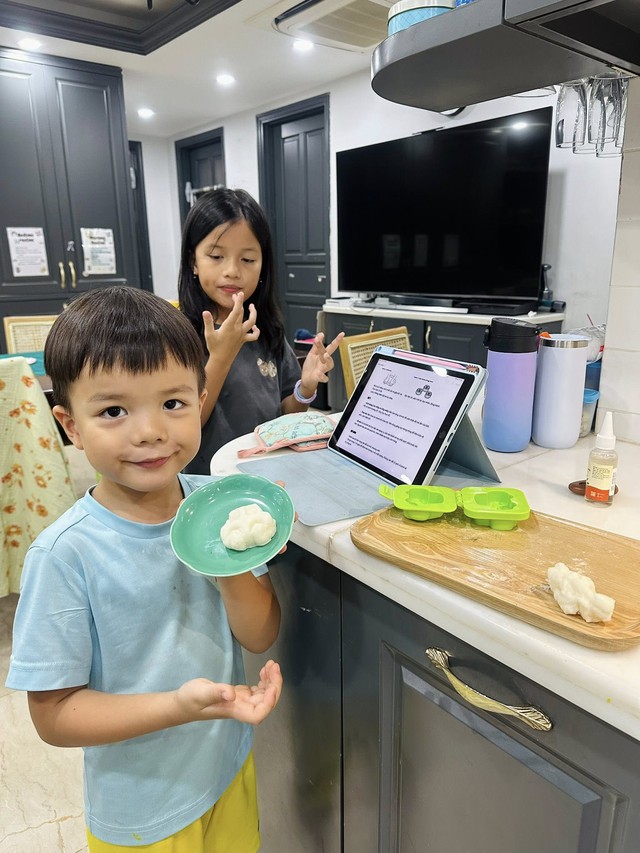 Từ căn bếp gia đình đến câu chuyện bữa ăn học đường: Hành trình nuôi 4 con của hotmom MC Minh Trang- Ảnh 3.