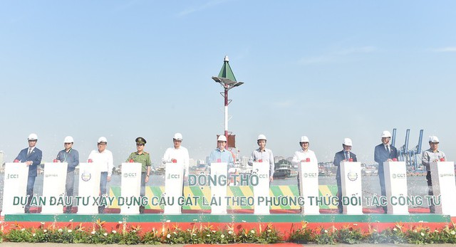 Phó Thủ tướng Mai Văn Chính dự Lễ động thổ dự án cầu Cát Lái chào mừng Đại hội lần thứ XIV của Đảng- Ảnh 1.