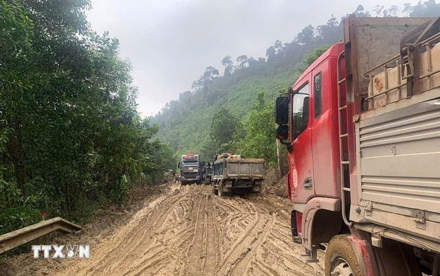 Đà Nẵng ban hành lệnh xây dựng khẩn cấp khắc phục sạt lở trên hai quốc lộ- Ảnh 1.