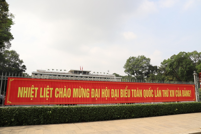 TPHCM rực rỡ sắc cờ hoa hướng về Đại hội XIV của Đảng- Ảnh 1.