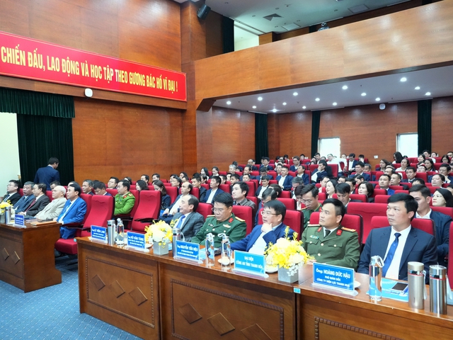 Vững dòng điện – sáng niềm tin: Công ty Điện lực Thanh Hóa vượt khó năm 2025, sẵn sàng bứt phá trong giai đoạn mới- Ảnh 1.