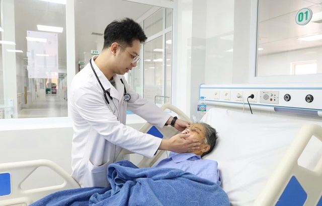 Cụ bà 71 tuổi bị chó tấn công gây chấn thương nghiêm trọng- Ảnh 1.