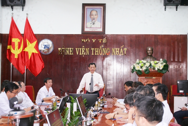 Thứ trưởng Nguyễn Tri Thức thăm, làm việc và chúc Tết hai đơn vị trực thuộc Bộ Y tế tại TPHCM- Ảnh 4.