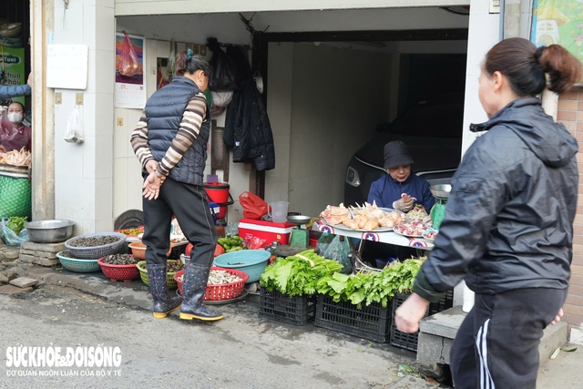 Hà Nội tạo điều kiện để tiểu thương từ 'chợ cóc' vào các chợ dân sinh- Ảnh 2.