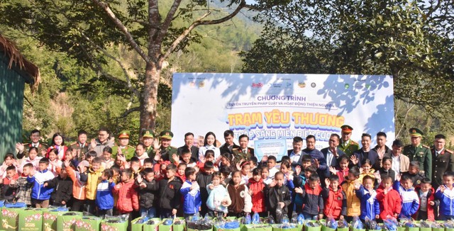 Hành trình mang hơi ấm và ánh sáng đến với đồng bào vùng cao Thanh Hóa- Ảnh 4.