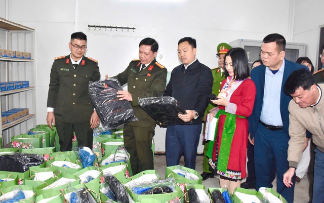 Hành trình mang hơi ấm và ánh sáng đến với đồng bào vùng cao Thanh Hóa- Ảnh 3.