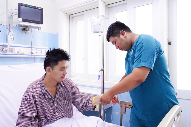 Đang chơi cầu lông, nam thanh niên 32 tuổi ngừng tim nguy kịch- Ảnh 1. Đang chơi cầu lông, nam thanh niên 32 tuổi ngừng tim nguy kịch- Ảnh 1.