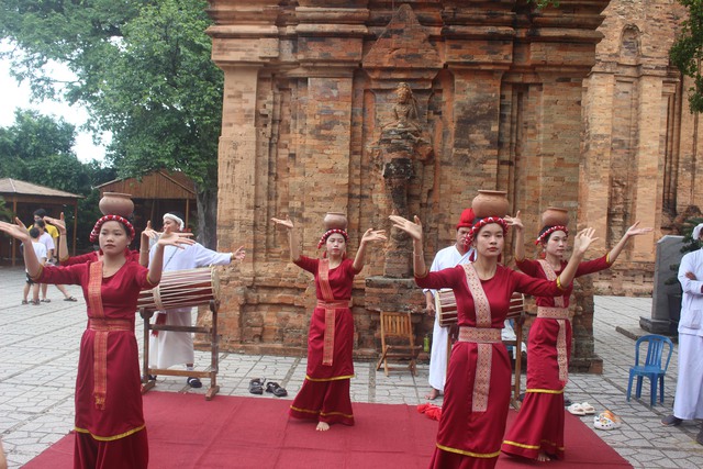 Nhiều điểm tham quan giá rẻ và miễn phí ở Khánh Hòa hút khách dịp Tết- Ảnh 3. Nhiều điểm tham quan giá rẻ và miễn phí ở Khánh Hòa hút khách dịp Tết- Ảnh 3.