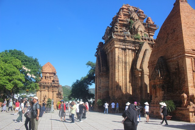 Nhiều điểm tham quan giá rẻ và miễn phí ở Khánh Hòa hút khách dịp Tết- Ảnh 2. Nhiều điểm tham quan giá rẻ và miễn phí ở Khánh Hòa hút khách dịp Tết- Ảnh 2.