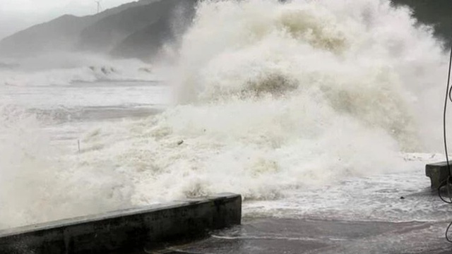 Bão Nokaen khiến nhiều vùng biển nước ta biến động mạnh- Ảnh 1.