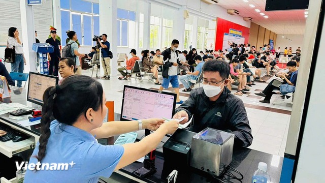 Ngành đường sắt đã bán 227.000 vé tàu Tết, ngày cao điểm hết chỗ- Ảnh 1.