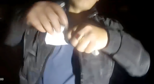 CSGT lập biên bản, khống chế thanh niên xé phiếu đo nồng độ cồn- Ảnh 1.