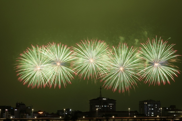 Các điểm xem bắn pháo hoa tối 23/1 tại Mỹ Đình rõ và đẹp nhất - Ảnh 2. Các điểm xem bắn pháo hoa tối 23/1 tại Mỹ Đình rõ và đẹp nhất - Ảnh 2.