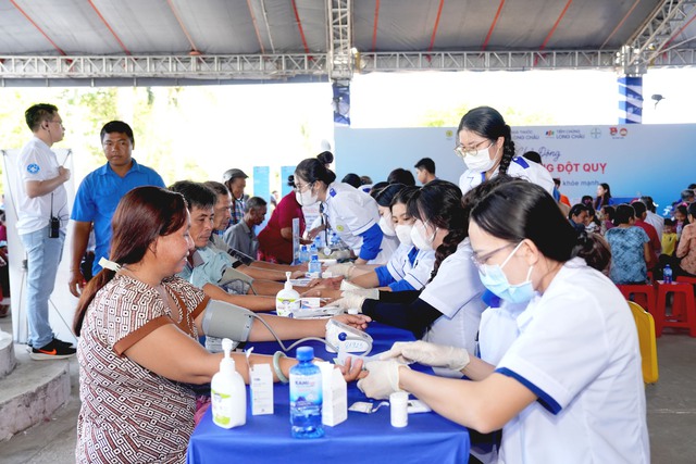 'Long Châu sẻ chia 2026' nối tiếp sứ mệnh góp phần giảm gánh nặng đột quỵ tại Việt Nam- Ảnh 4. 'Long Châu sẻ chia 2026' nối tiếp sứ mệnh góp phần giảm gánh nặng đột quỵ tại Việt Nam- Ảnh 4.