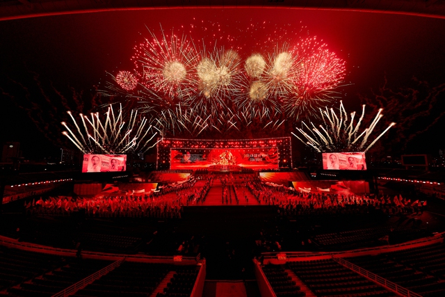 Đại nhạc hội kết hợp pháo hoa hoành tráng chưa từng có mừng thành công Đại hội Đảng lần thứ XIV- Ảnh 1. Đại nhạc hội kết hợp pháo hoa hoành tráng chưa từng có mừng thành công Đại hội Đảng lần thứ XIV- Ảnh 1.