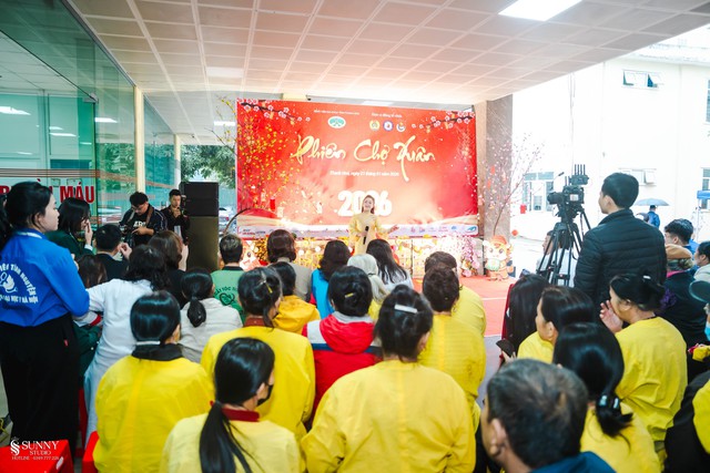 Tết ấm áp yêu thương dành cho bệnh nhân tại Bệnh viện Đa khoa tỉnh Thanh Hóa- Ảnh 1. Tết ấm áp yêu thương dành cho bệnh nhân tại Bệnh viện Đa khoa tỉnh Thanh Hóa- Ảnh 1.