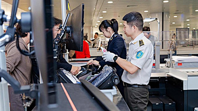 Ngành hàng không tăng cường kiểm tra các khu vực 'nhạy cảm' để chặn buôn lậu- Ảnh 2.