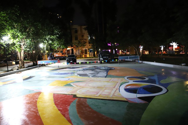 Công nhân xuyên đêm 'thay áo mới' khu 'đất vàng' ở TPHCM trước Tết- Ảnh 9. Công nhân xuyên đêm 'thay áo mới' khu 'đất vàng' ở TPHCM trước Tết- Ảnh 9.