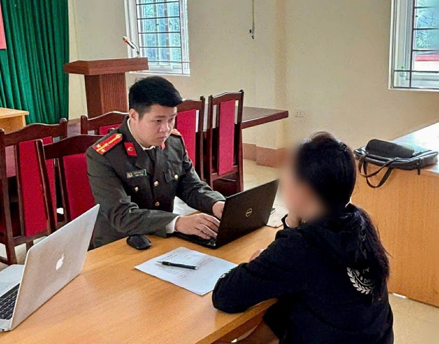 Xử phạt người phụ nữ 45 tuổi chia sẻ thông tin sai sự thật, xúc phạm CSGT- Ảnh 1. Xử phạt người phụ nữ 45 tuổi chia sẻ thông tin sai sự thật, xúc phạm CSGT- Ảnh 1.