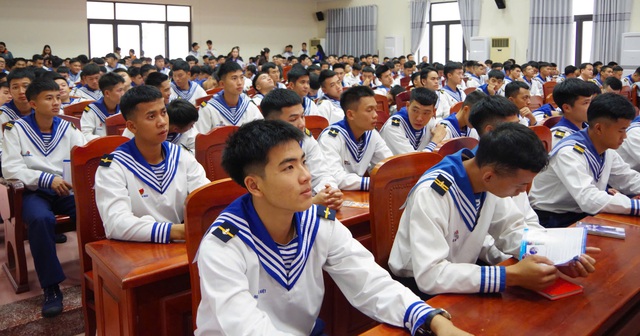 Tư vấn hướng nghiệp cho hơn 300 thanh niên hoàn thành nghĩa vụ quân sự- Ảnh 1.