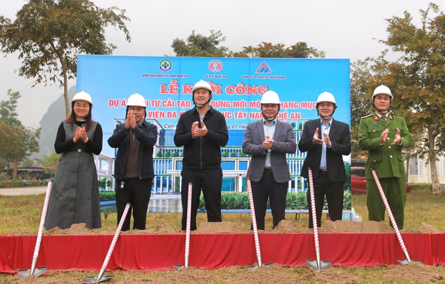 Khởi công Bệnh viện Đa khoa khu vực Tây Nam: Thêm điểm tựa chữa bệnh cho miền núi, vùng biên
- Ảnh 1. Khởi công Bệnh viện Đa khoa khu vực Tây Nam: Thêm điểm tựa chữa bệnh cho miền núi, vùng biên
- Ảnh 1.