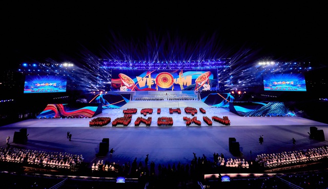 Không cần đợi giao thừa, 'vua pháo hoa' Sun Group khiến Mỹ Đình rực sáng như lễ hội pháo hoa thế giới- Ảnh 5.