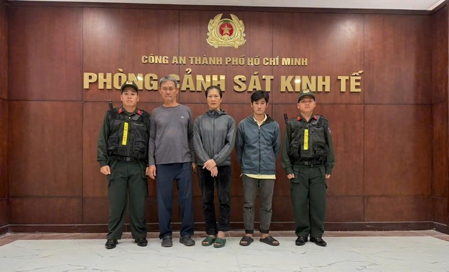 Triệt phá đường dây sản xuất thuốc đông y giả chứa chất tân dược nguy hiểm ở TPHCM- Ảnh 5.