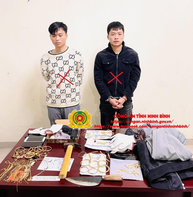 Sau 40 giờ gây án, 2 tên cướp tiệm vàng ở Ninh Bình bị bắt- Ảnh 1. Sau 40 giờ gây án, 2 tên cướp tiệm vàng ở Ninh Bình bị bắt- Ảnh 1.