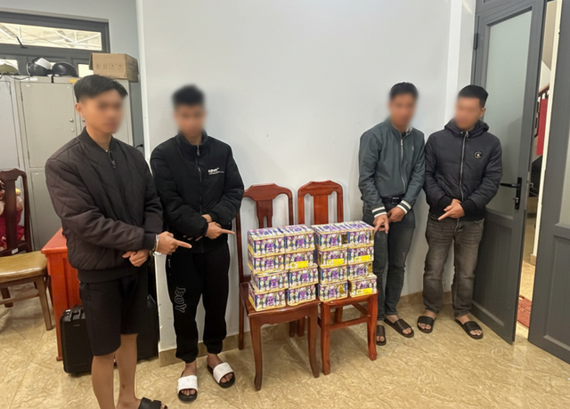 Đang vận chuyển trái phép 150 khối pháo nổ về quê để sử dụng thì bị bắt- Ảnh 2.