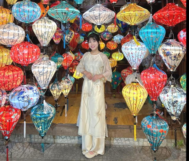 Sắc Xuân tràn ngập, giới trẻ rủ nhau đi chụp ảnh Tết 2026 sớm- Ảnh 2. Sắc Xuân tràn ngập, giới trẻ rủ nhau đi chụp ảnh Tết 2026 sớm- Ảnh 2.