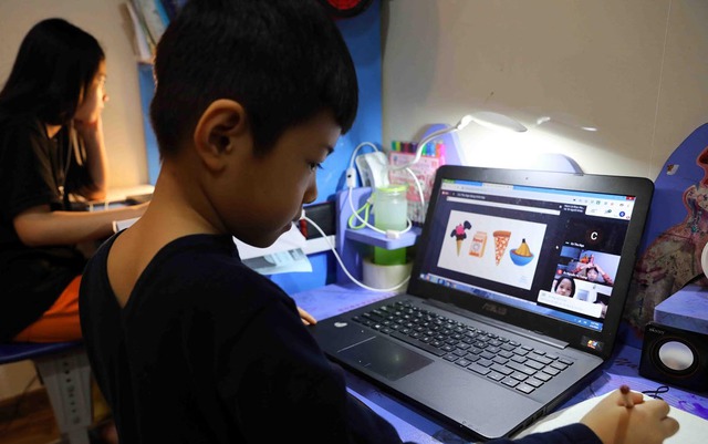 Màn hình máy tính khiến thị lực trẻ suy giảm nhanh ra sao?- Ảnh 1.